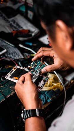 When Tech Meets Murphy’s Law: The Untold Stories of iPhone Repair in Cardiff